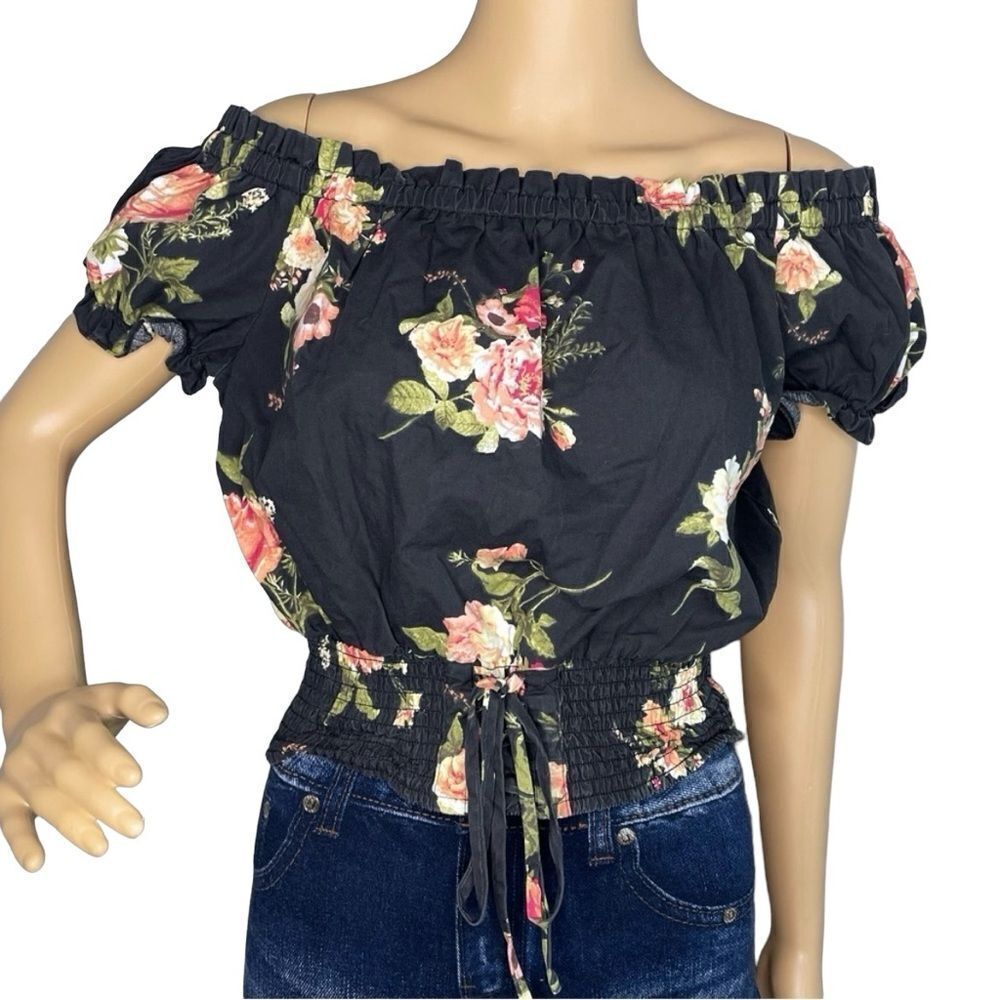 Blashe Cropped Short Sleeve Floral Top Black With Pink Flowers Size Medium